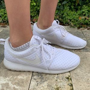 Nike white tennis shoes